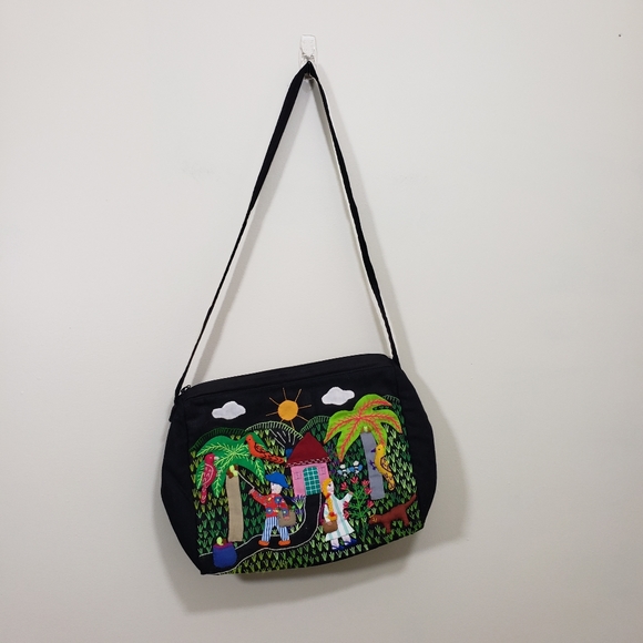 Embroidered quilted medium sized purse with amazing detail - Picture 14 of 14
